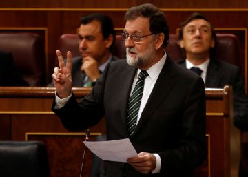 El Gobierno está dispuesto a frenar el 155 si Puigdemont convoca elecciones en Cataluña El Gobierno está dispuesto a frenar el 155 si Puigdemont convoca elecciones en Cataluña