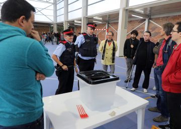 Interior desmonta la actuación de los Mossos en la jornada del referéndum Interior desmonta la actuación de los Mossos en la jornada del referéndum