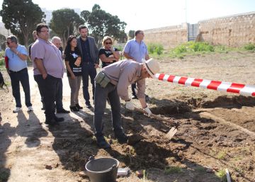 Comienza la exhumación de 46 posibles bebés robados en Cádiz