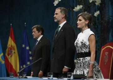 El Rey: “España resolverá el inaceptable intento de secesión por medio de la Constitución”