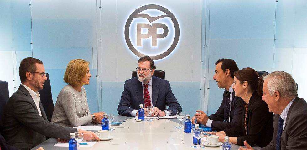 El Gobierno solo frenará el 155 si Puigdemont rectifica por completo El Gobierno solo frenará el 155 si Puigdemont rectifica por completo