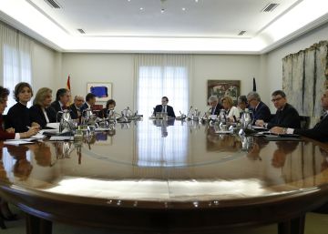 Rajoy delega en Sáenz de Santamaría
y en Montoro el gobierno de Cataluña