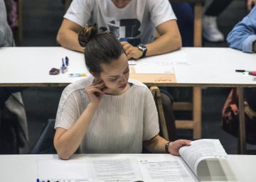 Educación ofrece beneficiar en las oposiciones a los interinos con siete años de experiencia