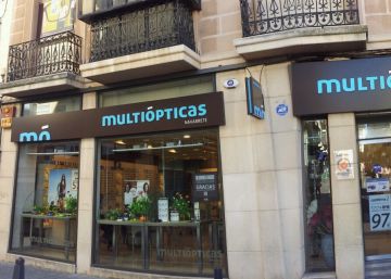 Una película porno en el escaparate de una óptica de Ciudad Real