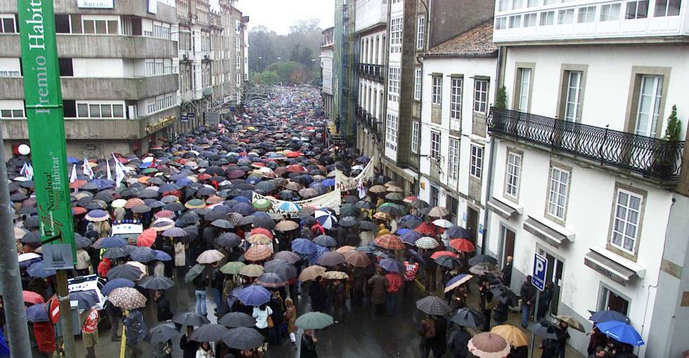 Manifestación en Santiago de Compostela el 1 de diciembre de 2002 para gritar