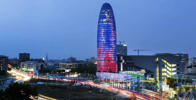 Torre Agbar de Barcelona, una de las candidatas a albergar la agencia del medicamento