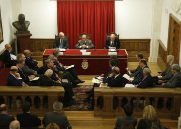 Expertos juristas plantean una reforma federal de la Constitución