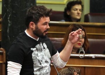 La presidenta del Congrés reprèn Rufián per l’episodi de les manilles