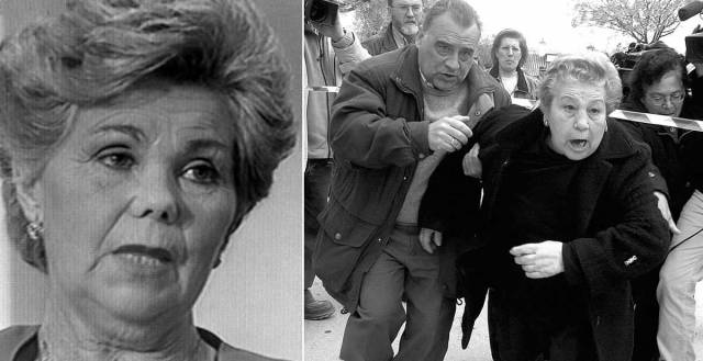 Ana Orantes (izquierda) y la madre de Encarnación Rubio (derecha), una mujer asesinada por su marido, que rompió una orden de alejamiento.
