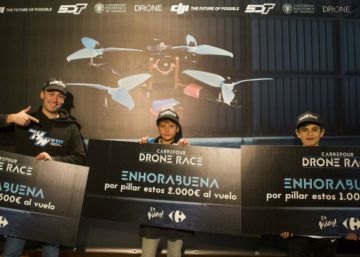 Un niño de diez años, ganador del mayor evento de drones bajo techo celebrado en España