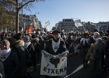 Francia traslada a dos presos de ETA a una prisión próxima al País Vasco