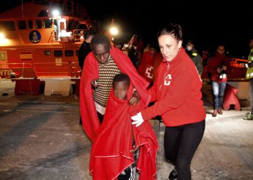Rescatadas tres pateras con 92 personas en el mar de Alborán