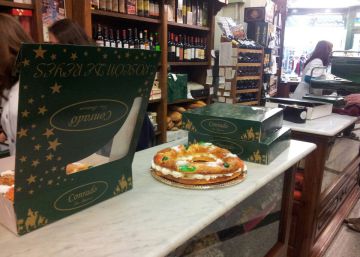 Varios roscones en la confitería Conrado, en La Bañeza (León), que este año reparte un premio de 9.000 euros.
