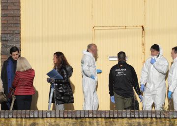 La Guardia Civil registra la nave en la que se encontró el cuerpo de Diana Quer