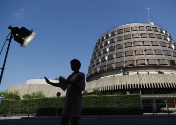 El Constitucional estudia si frena la investidura de Puigdemont