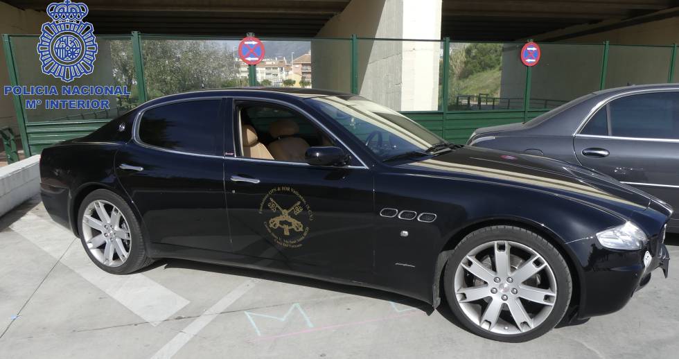 Uno de los coches de la organización.