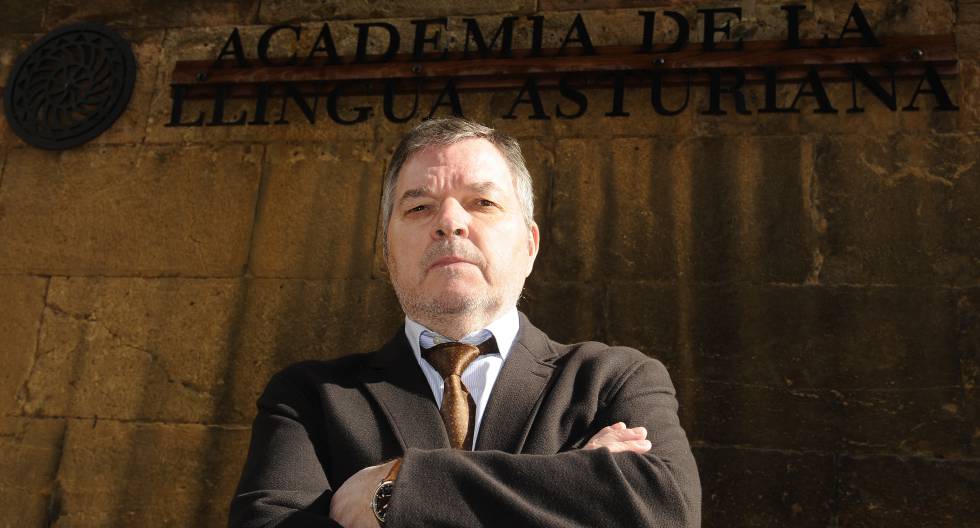 González Riaño, presidente de la Academia de la Llingua asturiana.