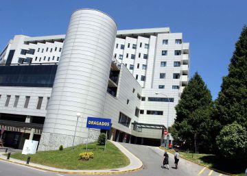 Renuncia “por dignidad” a su jefatura en el Hospital por las listas de espera