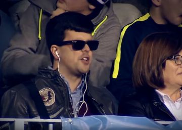 El joven invidente que narra los partidos del Málaga desde la grada