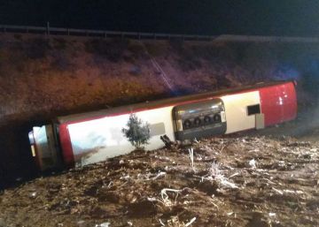 Una veintena de heridos tras volcar un autobús en Burgos
