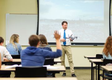 Formar a pilotos de drones profesionales: el nuevo reto de las autoescuelas españolas
