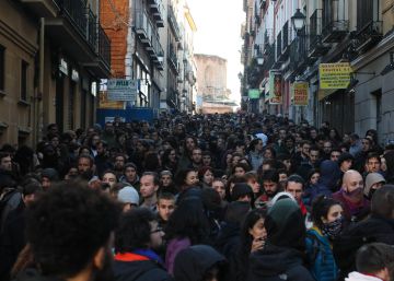Miles de personas recuerdan a Mame Mbaye en Lavapiés