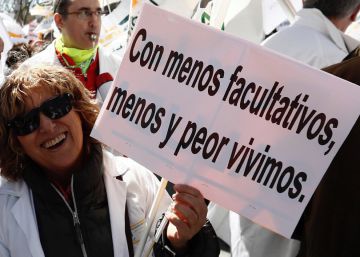 Los médicos madrileños y murcianos, llamados a la huelga por las 35 horas