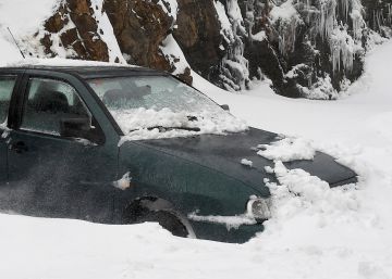 La borrasca ‘Hugo’ complica la operación salida con 29 provincias y Melilla en alerta