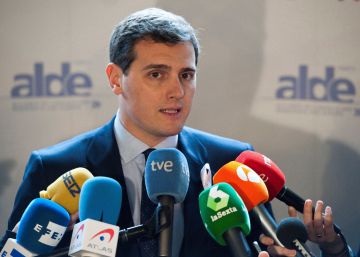 Rivera, tras la detención de Puigdemont: ‘Se acabó la fuga golpista’