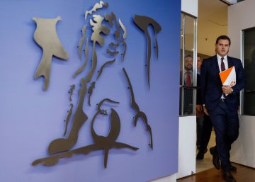 Rivera se adjudica el pacto de los Presupuestos y el Gobierno rebaja su papel