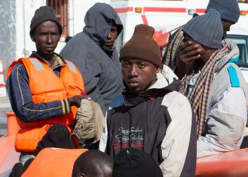 Rescatadas 247 personas en ocho pateras en el mar de Alborán