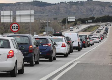 La operación retorno de Semana Santa causa kilómetros de retenciones en Madrid y Barcelona