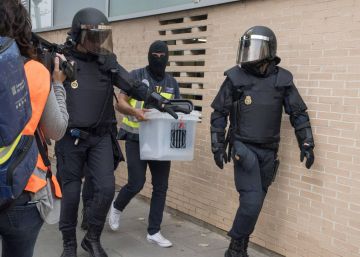 Interior cesa a una responsable de seguridad de Cataluña por trasladar urnas para el referéndum