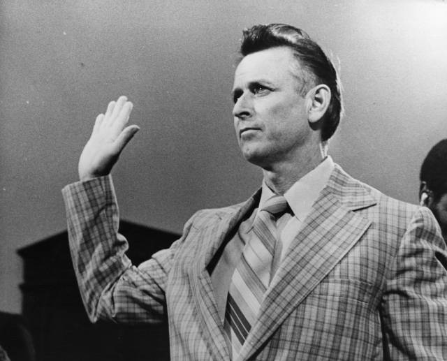 James Earl Ray, el asesino convicto de King, toma declaración ante un comité en Washington, en una imagen de archivo.