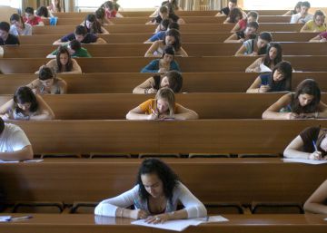 El Supremo inhabilitó siete años a un profesor en 2017 por regalar una nota