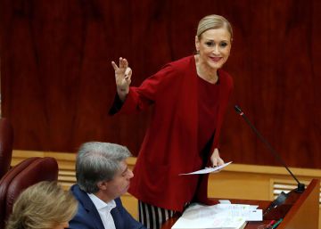 La presidenta de la Comunidad de Madrid, Cristina Cifuentes, durante su intervención en el pleno del pasado miércoles 4 de abril.