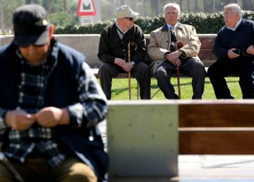 La ayuda económica es la mayor contribución de los abuelos a la sociedad para cuatro de cada 10 españoles
