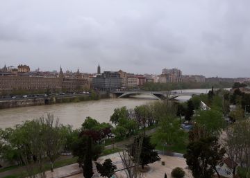 La crecida del Ebro pone en alerta a Navarra, Aragón y la Rioja