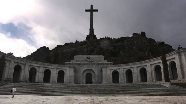 Entrada a la basílica del Valle de los Caídos.