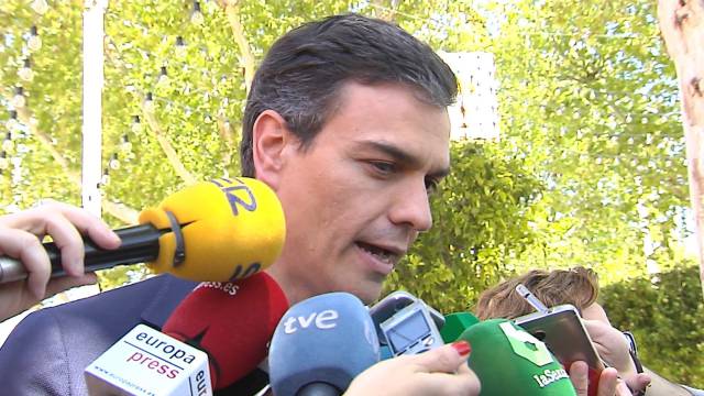 Sánchez, habla a los medios en Sevilla.