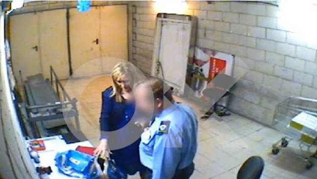 Fotograma del vídeo del presunto hurto de Cifuentes.