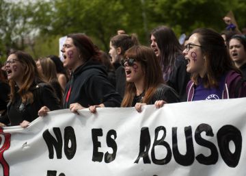 Jutges i fiscals rebutgen la “intromissió” de Catalá i els atacs dels polítics per la Manada