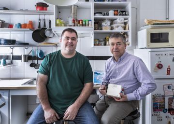 Los dos fontaneros que han inventado un sistema que ahorra el 40% del agua que consume un hogar