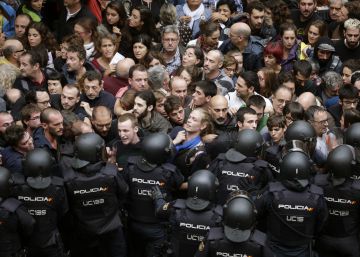 Ciudadanos no logra apoyos para condecorar a los agentes del 1-O