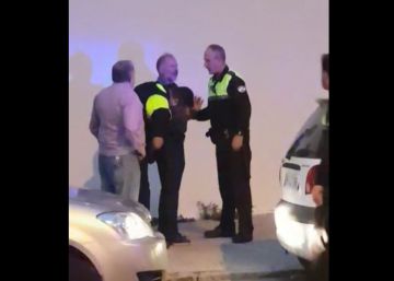 Un grupo de vecinos impide a un capitán de la Guardia Civil conducir ebrio en Cádiz