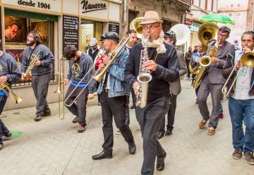 La magia del carnaval de Nueva Orleans atrapa las calles de Burriana durante tres días