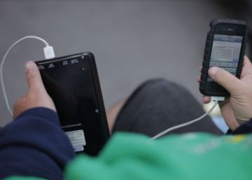 Condenada a no acercarse a su hija durante un año por darle latigazos con el cable del móvil