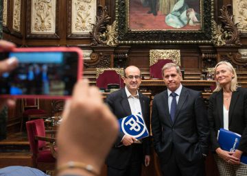 La crisis del PP catalán obliga a una diputada a renunciar a su acta de concejal de Barcelona