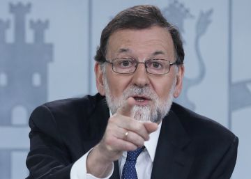 Rajoy acusa a Sánchez de debilitar a España con la moción de censura