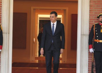 Pedro Sánchez se estrena como presidente del Gobierno recibiendo al presidente de Ucrania, Petro Poroshenko, en La Moncloarn